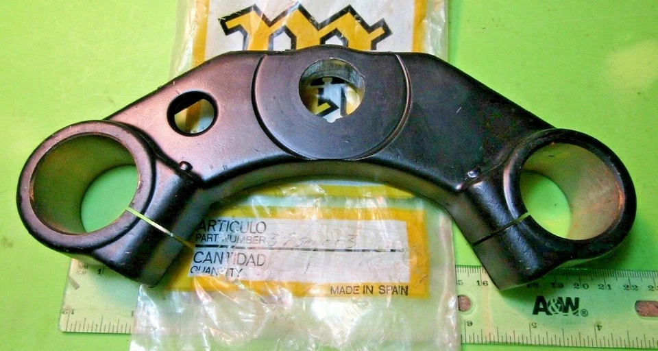 Suporte inferior Montesa Cota 242 árvore tripla p/n 3930.003 NOS 39M 1984-1985 - Imagem 1 de 4