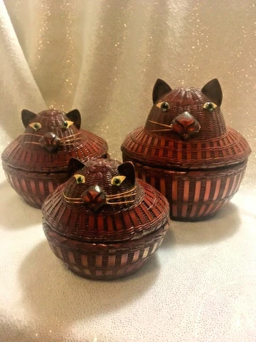 Vintage Cat Nesting Wicker Ratten Basket w/ lids,Green glass eyes,set of 3 RARE! Cover