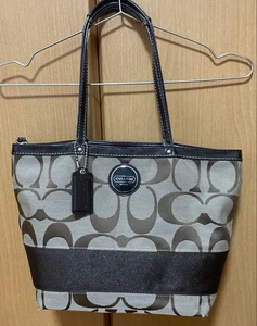 Borsa Coach marrone usata con usura e graffi - Foto 1 di 12