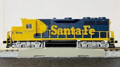 Atlas Master Series N Scale EMD GP-38 Diesel Locomotive Santa Fe #3305 - Image 1 of 4