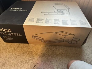 Cricut Autopress Professionelle Automatische Hitzepresse, Brandneu - Bild 1 von 2