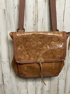 Tan The Sak Backpack Bag Purse Ventura Embossed Floral Leather Tan “Flaw” - Afbeelding 1 van 18