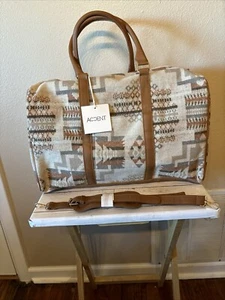 NWT Born To Run Aztec Pattern Double Handle Shoulder Strap Duffle Bag Travel - Picture 1 of 13