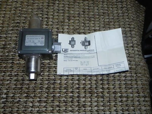 United Electric Differential Pressure Control/Switch J21KD 7865 PSID 0-90 - Picture 1 of 11