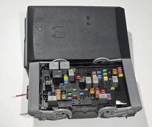 ✅ 2007 - 2009 Chevrolet Tahoe GMC Yukon Fuse Box Relay Power Block 25905683 OEM - Picture 1 of 15