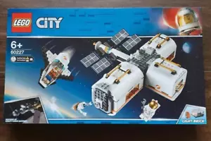 LEGO City Lunar Space Station 60227 Toy Building Kit 412 pcs - Picture 1 of 6