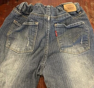 Levi Strauss Girls 8 1/2 Plus Jeans Blue  Distressed Expandable Straight Leg C14 - Picture 1 of 7