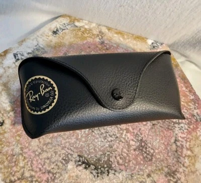Gafas de sol Ray-Ban de Luxottica estuche y papeles SOLO Foto 1 de 4