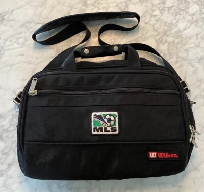 De Colección MLS Grandes Ligas Fútbol Wilson Bolso Equipaje Bolsillos para Laptop Negro Antiguo Logo Foto 1 de 4