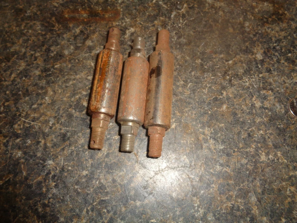 1918,1920,1922,1924 ford model t a 1928,1929 shackle parts lot  - Image 1 of 1