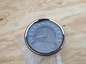 1 HARLEY DAVIDSON INSTR CLUSTER/SPEEDO KM/H 70900685B - Picture 1 of 13