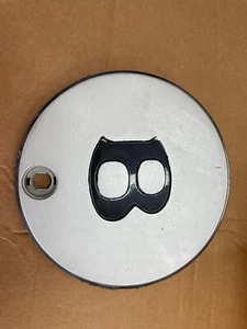 BENTLEY HUB CAP VERY HARD TO FIND  FITS FROM 81-94 AND MORE - Picture 1 of 3