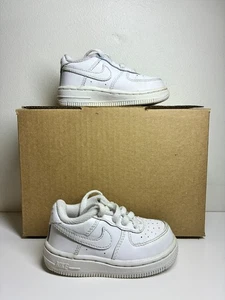 Zapatos deportivos bajos Nike Air Force 1 para niños pequeños triple blanco 314194 117 - talla 5C - Imagen 1 de 7