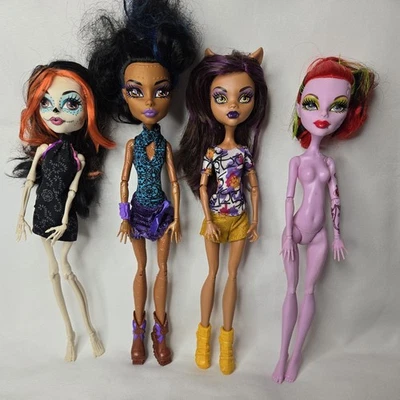 Monster High  Dolls Lot Of 4 LOT #21 - Image 1 of 4