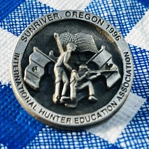 Vtg Sunriver Oregon 1996 International Hunter Education Assoc Pin 3D IHEA Hunt - Picture 1 of 3