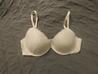 Sujetador Ambrielle, sujetador push-up de encaje, 36C, sujetador blanco superpuesto con encaje floral  Foto 1 de 4