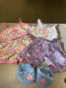 Build A Bear Satin Schlafanzug Pyjama Outfit Fell Hausschuhe 2 Sets - Bild 1 von 4