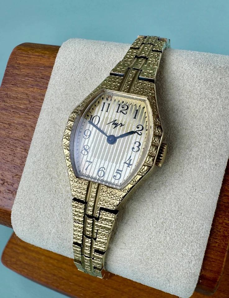 Luch Soviet Mechanical Women  Wristwatches Classic Vintage  Watch - Image 1 of 4