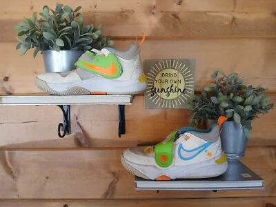 Nike Team Hustle kids Sneakers Sz 1Y Basketball Shoes FN8905-141 Needs Cleaning - Image 1 of 4