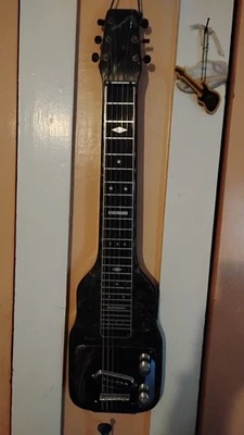 Magnatone G70 lapsteel guitar. Original parts. Exc condition. Sounds great! - Image 1 of 4