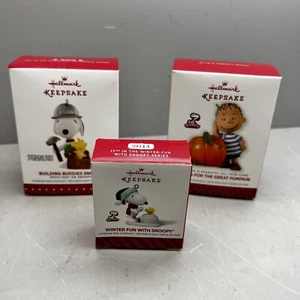 Hallmark Keepsake Ornament PEANUTS Building Buddies Snoopy Spotlight On Snoopy - Picture 1 of 5