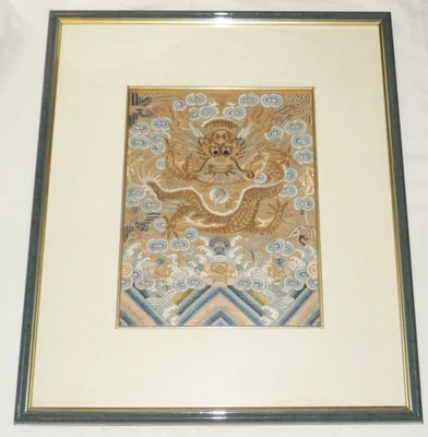 Antiguo tapiz chino bordado seda dragón enmarcado hilos de oro y plata Foto 1 de 4