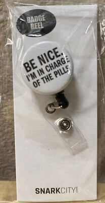 Be Nice. Carrete retráctil I'm in Charge of the Pills porta insignia de identificación Snark Cit Foto 1 de 4