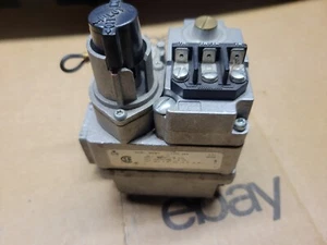 WHITE RODGERES FURNACE GAS VALVE 36C03 TYPE 258 24V 60Hz .23A 1/2PSI REG 3.5 WC - Bild 1 von 7