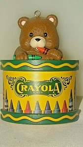 CRAYOLA TEDDYBÄR WEIHNACHTSSCHMUCK - XC - Bild 1 von 1