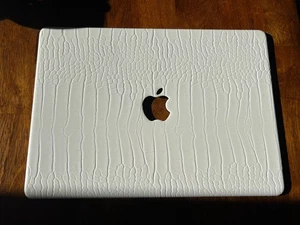 WHITE CROCODILE FAUX LEATHER MACBOOK PRO SHELL CASE 14” 2021 WITH CUT OUT APPLE - Picture 1 of 5