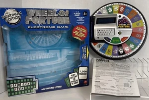 Ruota della Fortuna Gioco Elettronico 2009 Platinum Ed 1500 Puzzle FUNZIONANTE Testato Vintage - Foto 1 di 19