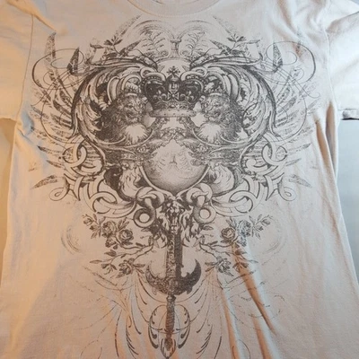 Camisa De Colección Y2KJEM Ropa Deportiva Camiseta Blanca Mediana Escudo Gótico RN47295 Foto 1 de 4