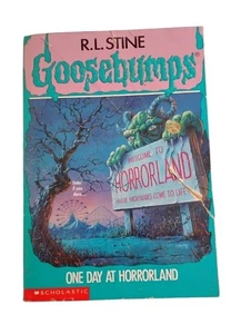 1994 First Edition One Day at Horrorland (Goosebumps #16) by R. L. Stine USA - Picture 1 of 5