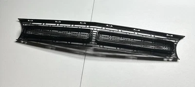 Rejilla de radiador delantera superior OEM 2015-2023 Dodge Challenger - 68262955AD Foto 1 de 4
