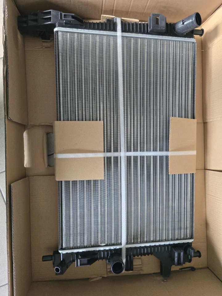 Radiatore FORD FOCUS C-MAX KUGA 1.5 1.6 TDCi NISSENS 69238 / OEM 1720432 Nuovo - Immagine 1 di 1