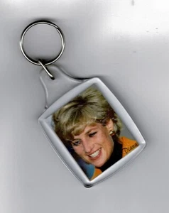 Princesa Diana en naranja blazer llavero fotográfico de 2 caras, plástico transparente - Imagen 1 de 2