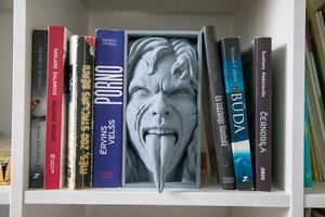 Exorcist Regan MacNeil Bookend, Book Nook, Horror Decor, Movie Prop - Picture 1 of 8