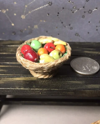 Cesta de fruta miniatura escala 1:12 Foto 1 de 2