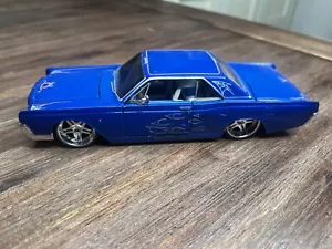 Maisto 1966 Lincoln Continental Scale 1/26 Diecast Model Car - Picture 1 of 12