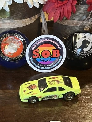 Hot Wheels 1988 福特 Thunderbird 1: 64 霓虹黄色压铸二手状况完好 — 第 1/4 张图片