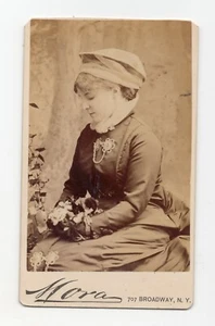 CDV –  ACTRESS KATE CLAXTON - MORA PHOTO NY - Picture 1 of 2