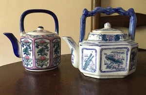 (2) Lotto di 2 piccole teiere teiere vintage blu e bianche - Foto 1 di 9