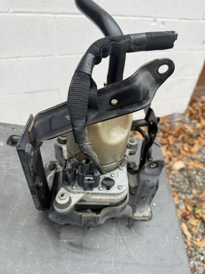 BOMBA DE DIRECCIÓN ASISTIDA ELÉCTRICA VOLVO 2004-2005 S40 V50 buena garantía usada Foto 1 de 4