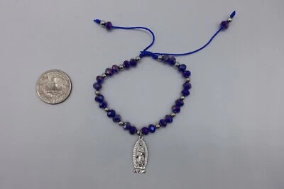 Pulseira medalha exclusiva de contas roxas Virgem Maria  - Imagem 1 de 4