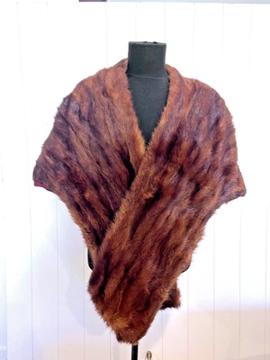 Precioso chal de hombro de piel de visón/sable mediano salón de piel oscura encogerse de hombros años 50 Foto 1 de 4