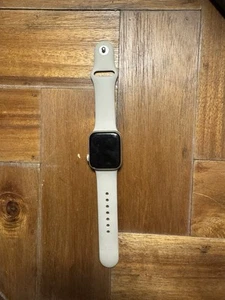Apple Watch SE (2022) 40mm Midnight Aluminum Case with Sport Band, S/M (GPS)... - Zdjęcie 1 z 3
