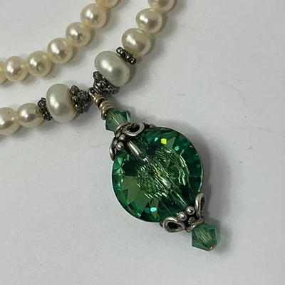 Conjunto de pulsera colgante de cristal verde sobre perlas de colección detalles de plata de ley Foto 1 de 4
