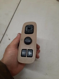 2000/01 Lexus ES 300 side mirror TRUNK FUEL DOOR SWITCH - Picture 1 of 3