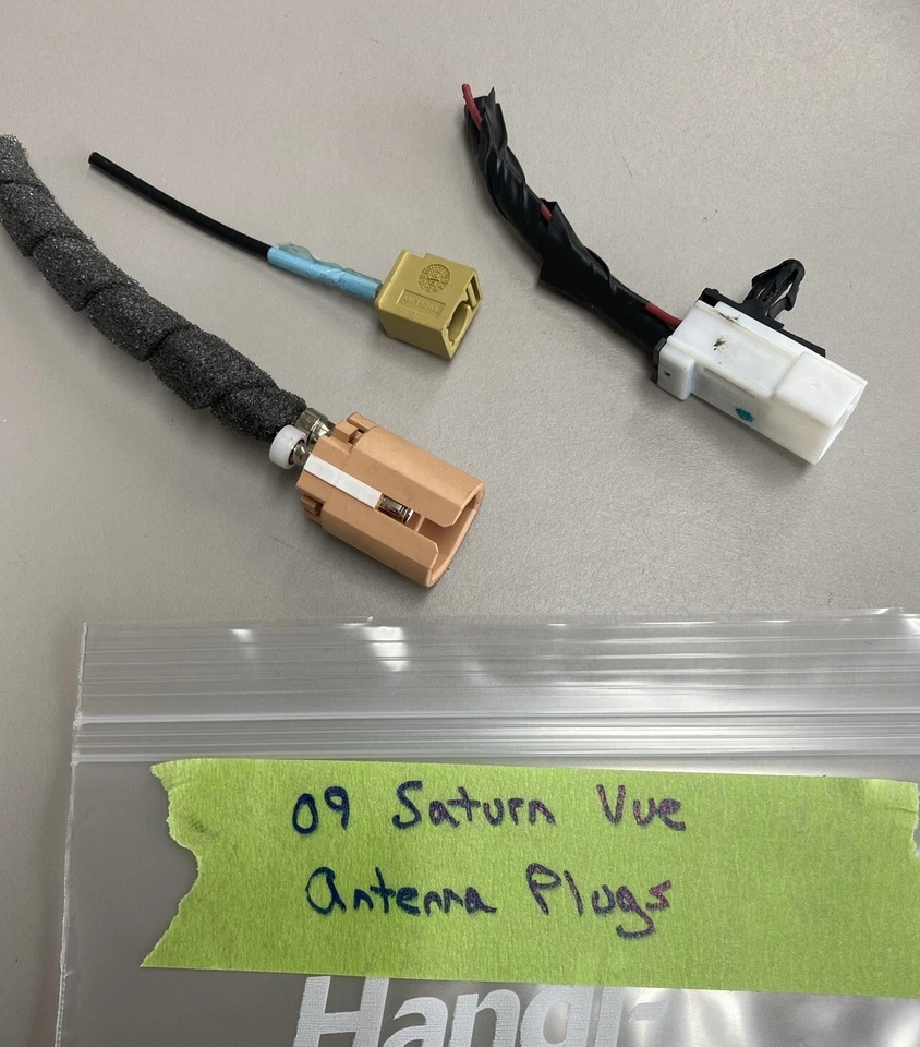 09 enchufes de antena SATURN VUE Foto 1 de 1