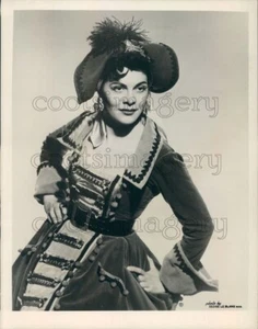 1958 Press Photo Margaret Roggero as Preziosilla La Forza del Destino Opera - Picture 1 of 2